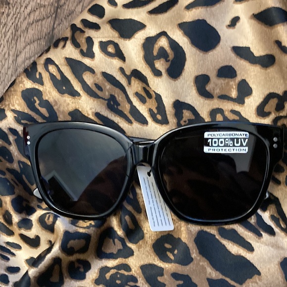 Go-to 100% UV Protection Polycarbonate Black Nostalgia Large Sunglasses - Picture 5 of 11